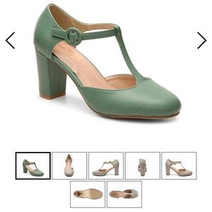 Vintage pinup mint green pump heels
